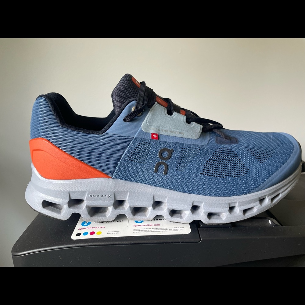 Mens On cloudstratus shoes